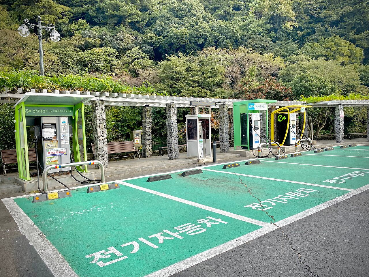 제주 서귀포의 전기차 충전소를 촬영한 2021년 자료사진